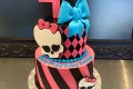 pink-skull-birthday-cake